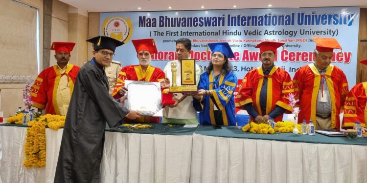 प्रा.गणेश पाटील हे मानद डाॅक्टरेट पदवीने सन्मानित