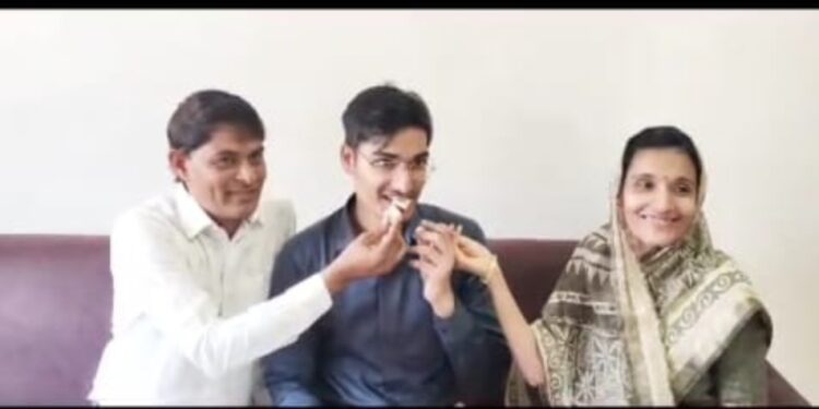 नंदूरबारचा जैनम तातेडने यूपीएससी परीक्षेत देशात देशात मिळविला १०३ वा क्रमांक