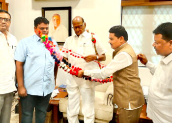 खा.शरद पवार यांनी जाणून घेतला नंदुरबार जिल्ह्यातील आगामी निवडणुकींचा आढावा