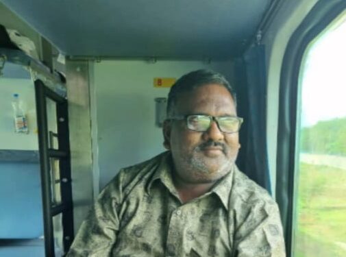 वडाचे झाड गाडीवर कोसळून एकच जागीच मृत्यू