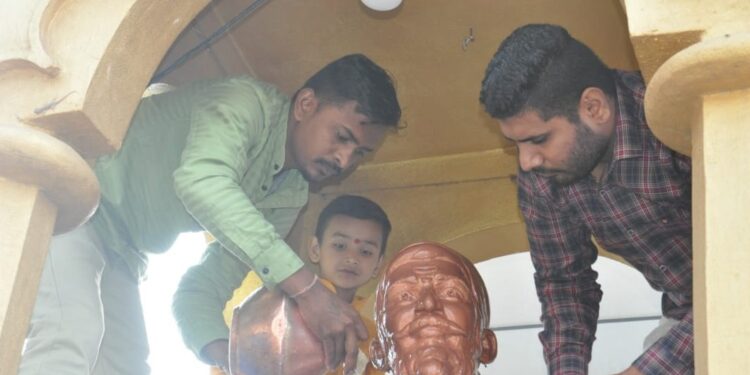 नंदुरबारात क्षत्रिय मराठा युवा प्रतिष्ठानतर्फे पंंचामृताभिषेकाने शिवराज्याभिषेक सोहळा साजरा