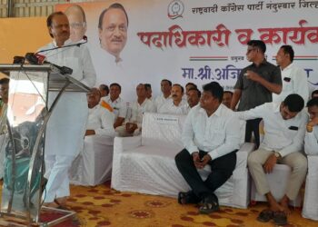 राज्य सरकार जनतेच्या पैशातून स्वतःची प्रसिध्दी करण्यात मशगुल: विरोधी पक्षनेते अजित पवार