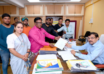 कंजरभाट समाज विकास कृती समितीतर्फे निवासी उपजिल्हाधिकाऱ्यांना निवेदन