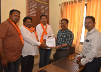 जादा दरात औषधे विक्री करणाऱ्यांवर कारवाईची ठाकरे गटातर्फे मागणी