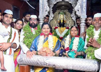 ‘बा विठ्ठला… समाजातील प्रत्येक घटकाला सुखी, समृद्ध कर – मुख्यमंत्री एकनाथ शिंदे यांचे विठ्ठलाच्या चरणी साकडे