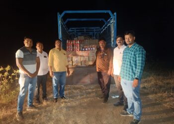 भांग्रापाणी मोलगी रस्त्यावर सव्वाआठ लाखांचा मद्यसाठा जप्त