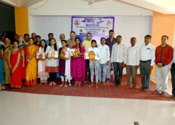 शाळेत प्रथम आलेल्या पाच विद्यार्थ्यांना हिरा उद्योग समूह घेणार दत्तक : मा.आ.शिरीष चौधरी