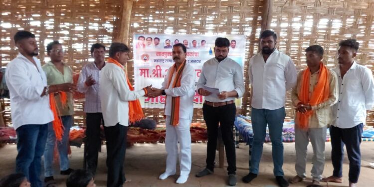 हुणाखाब येथील शेकडो भाजपा कार्यकर्त्यांचा शिवसेना उद्धव बाळासाहेब ठाकरे गटात प्रवेश