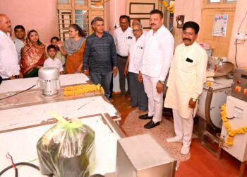 तरुणाची भरारी : नोकरी मागणारे नव्हे ,नोकरी देणारे बनले पाहिजे माजी आ. शिरीष चौधरी