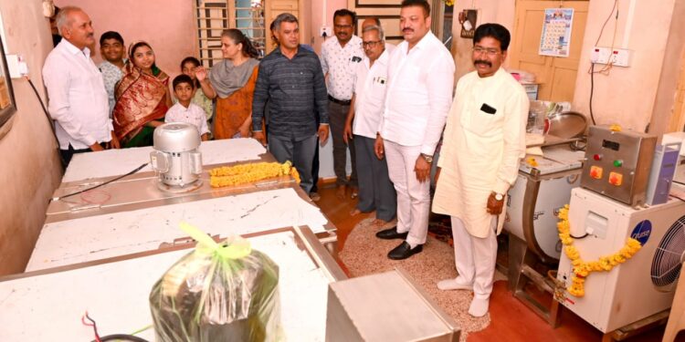 तरुणाची भरारी : नोकरी मागणारे नव्हे ,नोकरी देणारे बनले पाहिजे माजी आ. शिरीष चौधरी