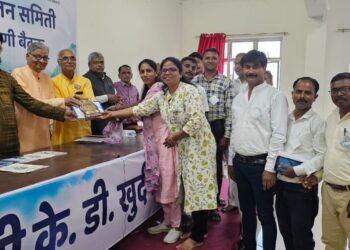 महाराष्ट्र अंनिसच्या जिल्हा शाखेला कोल्हापूरात लक्षवेधी पुरस्कार प्रदान