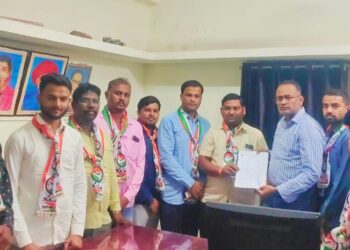 पावसाळ्यापूर्वी जीर्ण पोल, लोंबकलेले तार बदलण्याची राष्ट्रवादीची मागणी