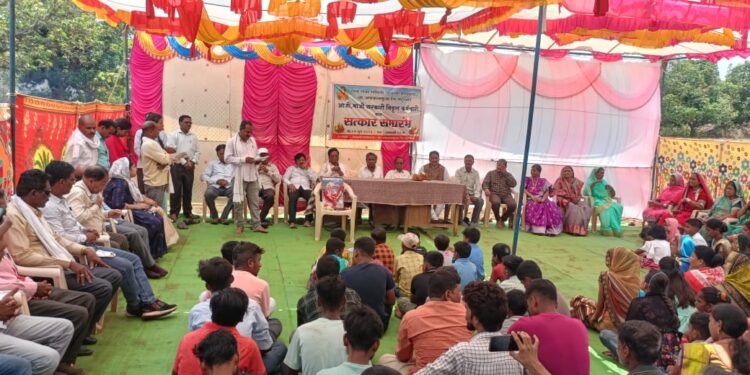 जामलीत निवृत्त अधिकारी, कर्मचाऱ्यांचा सत्कार, गाव सेवा समितीने राबविला उपक्रम