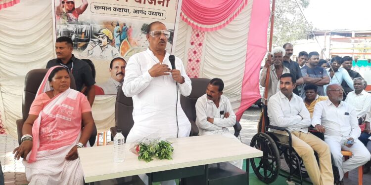 ऑनलाईन नोंदणी करून कामगारांनी विविध योजनांचा लाभ घ्यावा : पालकमंत्री डॉ. विजयकुमार गावित