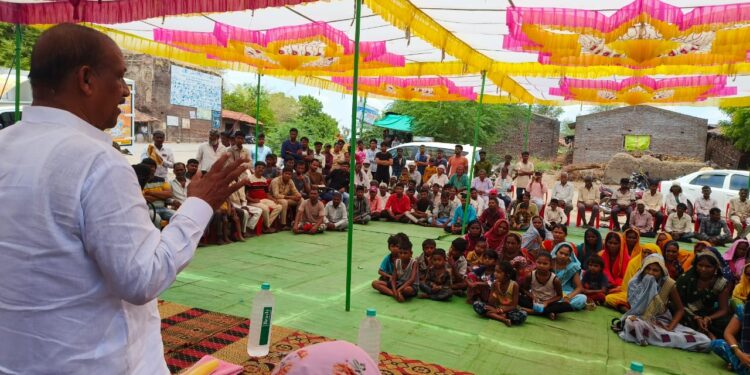 कामगारांना कामाच्या ठिकाणी मिळणार भोजन : पालकमंत्री डॉ.विजयकुमार गावित