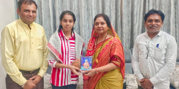 सीबीएसईत तनया साळुंकेचे यश,माजी जि.प अध्यक्षा रजनीताई नाईक यांनी केला सत्कार