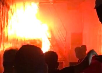 नवापूर येथे दुकानाला लागली आग..