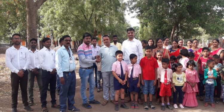 आमलाड येथील विद्यागौरव इंग्लिश मेडियम स्कूल येथे शाळा प्रवेश दिन उत्साहात साजरा