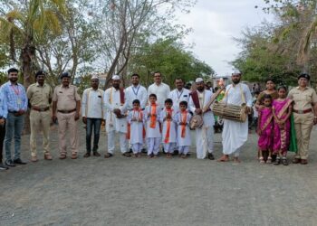 टाळ- मृदुंगाच्या गजरात पहिल्याच दिवशी केले विद्यार्थ्यांचे स्वागत