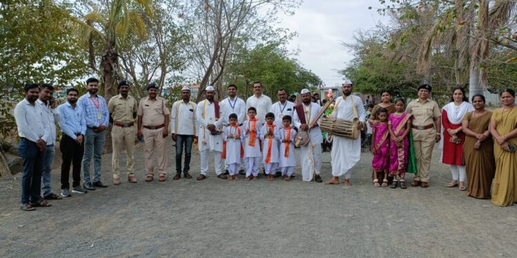 टाळ- मृदुंगाच्या गजरात पहिल्याच दिवशी केले विद्यार्थ्यांचे स्वागत