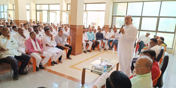 जिल्ह्यातून शेकडोंवर कार्यकर्ते मुंबईत मेळाव्याला जाणार; संपर्कप्रमुख चंद्रकांत रघुवंशी