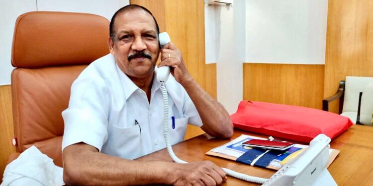 जेव्हा राज्याचे आदिवासी विकास मंत्रीच आपल्या विभागाची “अनाहुत” परीक्षा घेतात