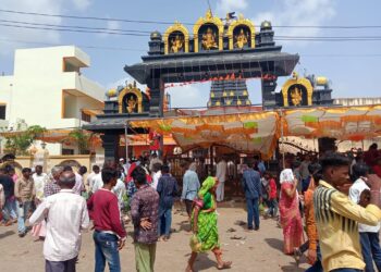 शनिमांडळ येथे शनि अमावस्येनिमित्त तीन राज्यातील भाविकांनी घेतले दर्शन