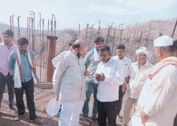 माजी मंत्र्यांच्या भेटीने पुलाबाबत वाढल्या जनतेच्या अपेक्षा