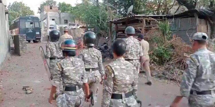 नंदुरबार येथे दोन गटात दगडफेक,घटनास्थळी मोठा पोलीस बंदोबस्त तैनात