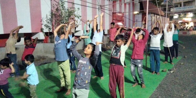 स्वामी समर्थ केंद्रातर्फे आंतरराष्ट्रीय योग दिवस साजरा