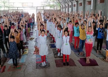 नेमसुशिल शैक्षणिक समूहात जागतिक योग दिवस साजरा