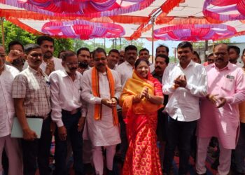 आ.आमश्या पाडवी यांच्या स्थानिक विकास निधीतून दोन घंटा गाड्यांचे लोकार्पण