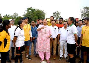 खा. डॉ. हिना गावित यांच्या उपस्थितीत फुटबॉल स्पर्धा उत्साहात