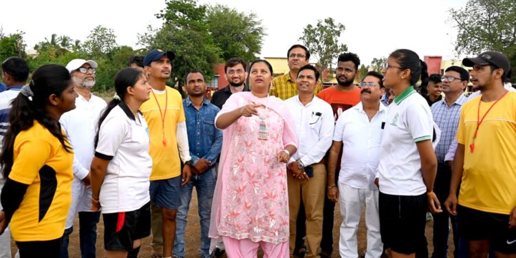खा. डॉ. हिना गावित यांच्या उपस्थितीत फुटबॉल स्पर्धा उत्साहात