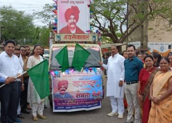 पालकमंत्री डॉ. विजयकुमार गावीत यांच्या हस्ते हिरवी झेंडी दाखवून समता रॅलीस सुरुवात