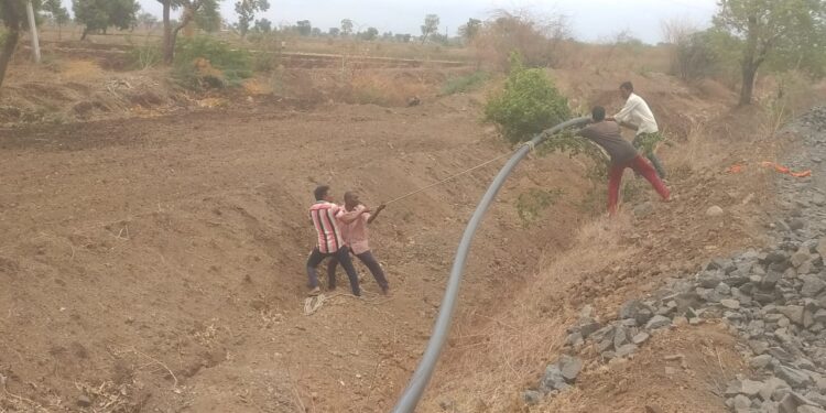 भालेरसह दहा गावांसाठी जलजीवन मिशन अंतर्गत जलवाहिनी टाकण्याच्या कामास प्रारंभ