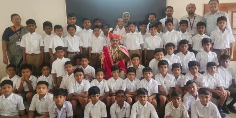 दुर्गाबाई रघुवंशी हायस्कूलमध्ये छत्रपती शाहू महाराजांची जयंती साजरी