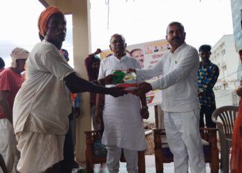 खा. हिनागावित यांच्या वाढदिवसानिमित्ताने मोफत बियाणे वाटप