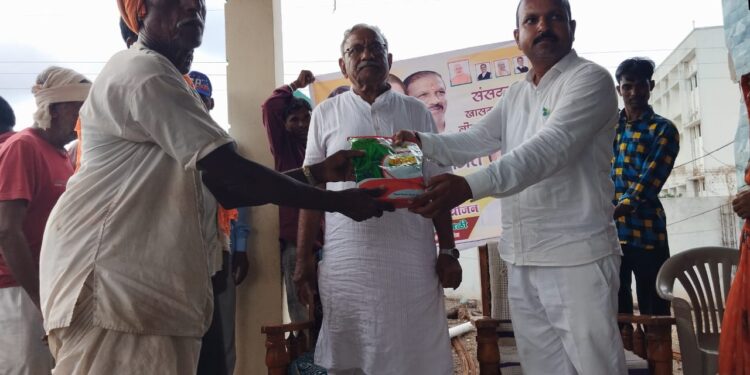 खा. हिनागावित यांच्या वाढदिवसानिमित्ताने मोफत बियाणे वाटप