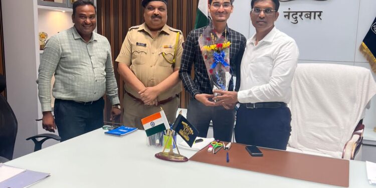 युपीएससी परीक्षेमध्ये यश मिळविणाऱ्या जैनम जैन यांचा नंदुरबार जिल्हा पोलीस दलातर्फे सत्कार