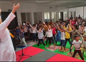 एम. के. डी. इंग्लिश मीडियम स्कूल येथे आंतरराष्ट्रीय योगा दिन उत्साहात साजरा