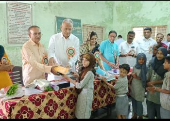 नंदूरबार येथे मा.आ.चंद्रकांत रघुवंशी यांच्या हस्ते  शैक्षणिक साहित्य वाटप