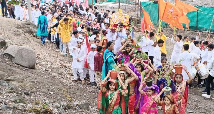 पी.जी पब्लिक स्कूलमध्ये भरली विठ्ठल नामाची शाळा