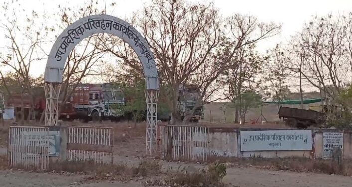 उपप्रादेशिक परिवहन कार्यालय परिसरातून डंपर लंपास, एकाविरुद्ध गुन्हा दाखल