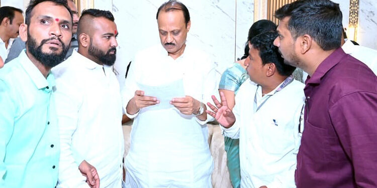 नुकसानग्रस्त शेतकर्यांना त्वरीत भरपाई मिळावी, राष्ट्रवादी युवकतर्फे निवेदन