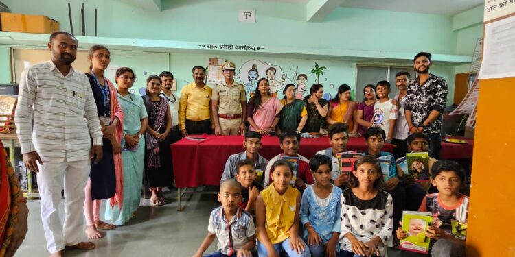 राजश्री शाहू महाराज जयंतीनिमित्त विद्यार्थ्यांना शैक्षणिक साहित्य वाटप