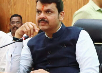 शेतकऱ्यांना दिवसा वीज देण्यासाठी सौरऊर्जेला प्राधान्य; चार ते पाच हजार मेगावॅटच्या निविदा काढणार – उपमुख्यमंत्री देवेंद्र फडणवीस