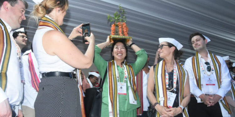 जी-२० प्रतिनिधींनी घेतले श्री संत तुकाराम महाराज पालखीचे दर्शन; याची देही याची डोळा अनुभवला पालखी सोहळा