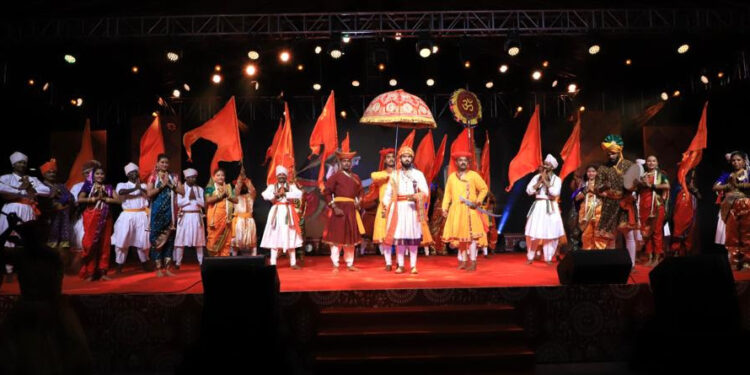 महाराष्ट्राच्या लोकनृत्यांनी परदेशी पाहुण्यांना दिला निखळ आनंद