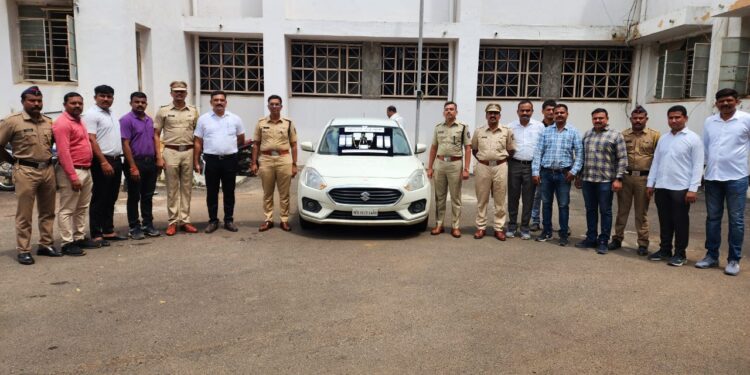 नंदूरबार, जळगाव जिल्ह्यासह, गुजरात राज्यात महिलांची धुमस्टाईल सोन्याची चैन चोरी करणारी टोळी जेरबंद, सात लाखाच्या मुद्देमालासह 13 गुन्हे उघड